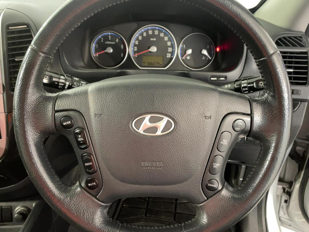 Photo '28' of Hyundai Santa FE