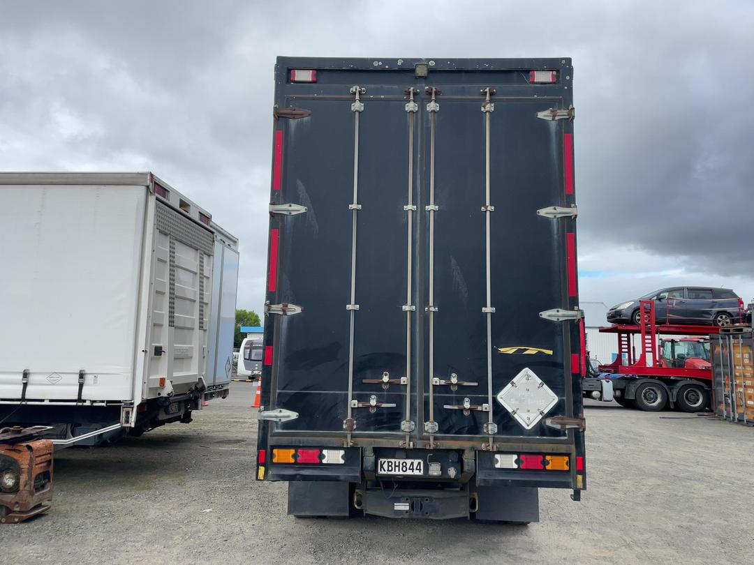 Photo '5' of Isuzu CYJ 530 Giga Curtainsider