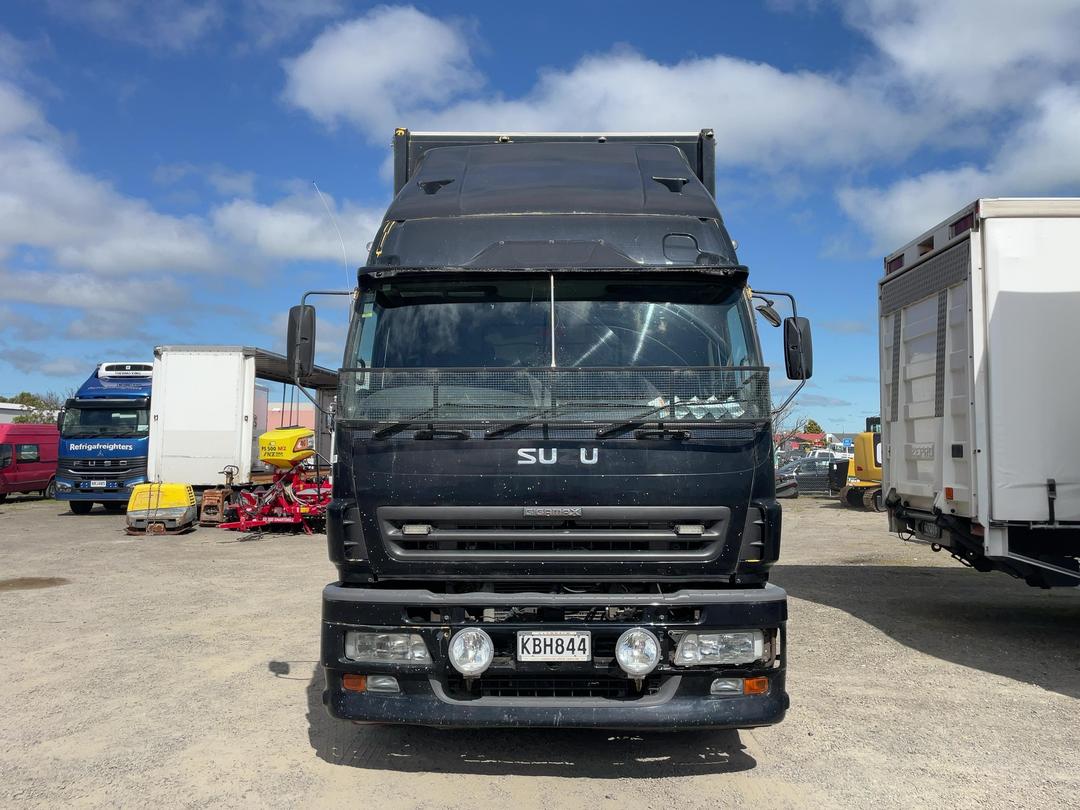 Photo '10' of Isuzu CYJ 530 Giga Curtainsider