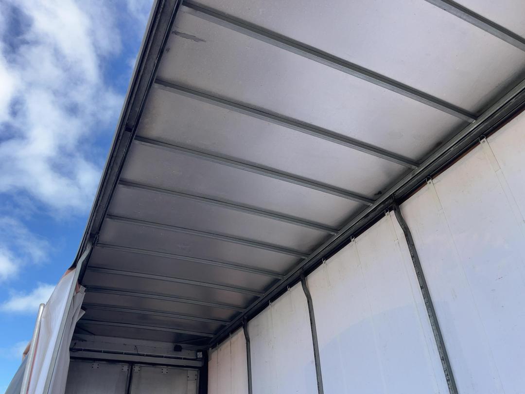 Photo '31' of Isuzu CYJ 530 Giga Curtainsider