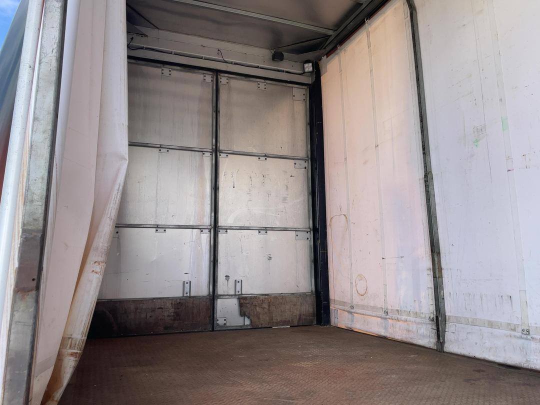 Photo '17' of Isuzu CYJ 530 Giga Curtainsider