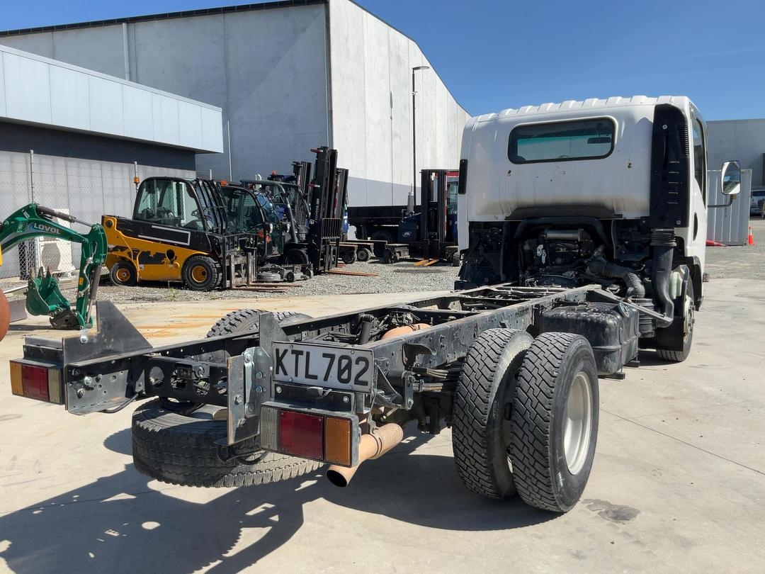 Photo '4' of Isuzu ELF NPR75 Cab Chassis
