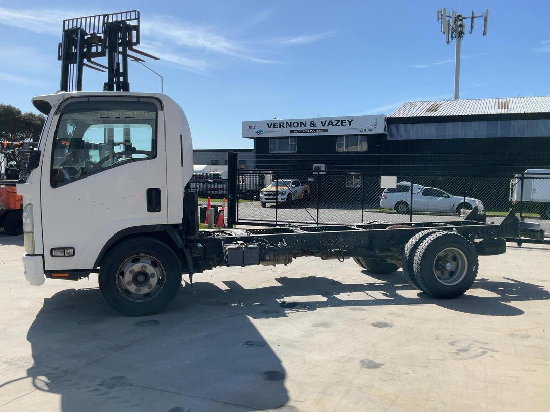 Photo '6' of Isuzu ELF NPR75 Cab Chassis