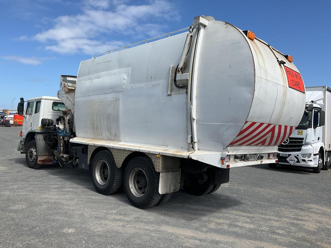 Photo '6' of Iveco ACCO 2350 6X4 Rubbish Compactor