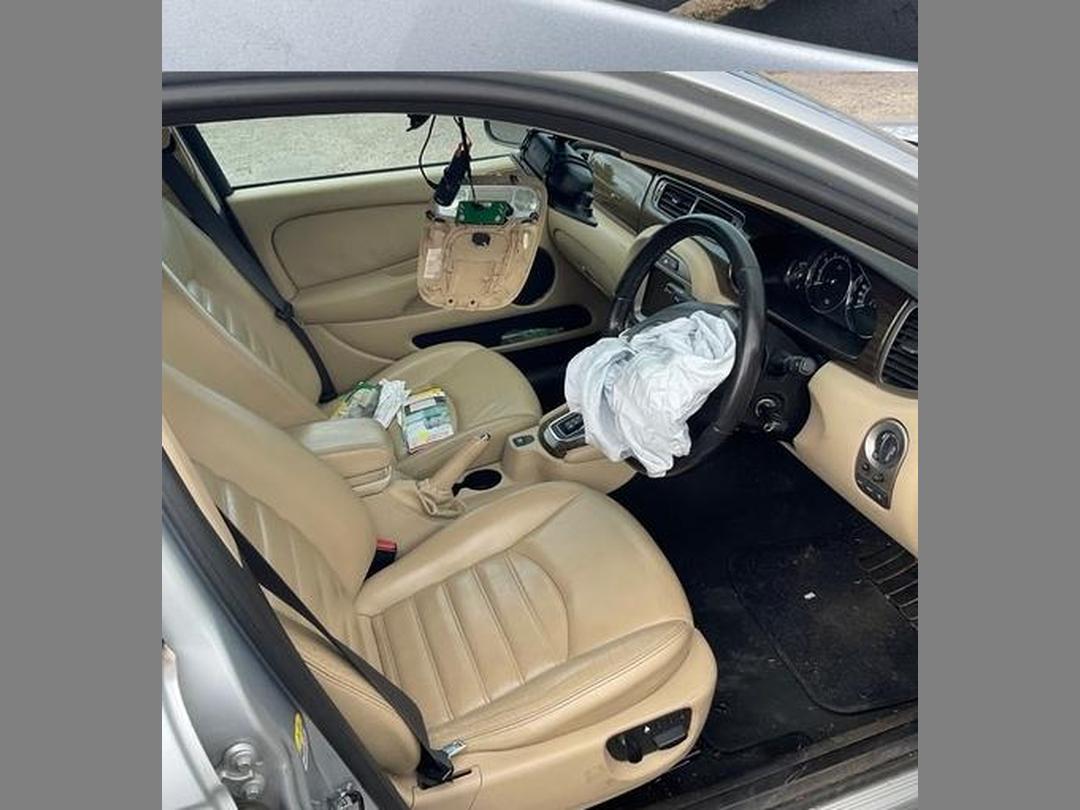 Photo '10' of Jaguar X-Type 2.0 V6 2.0 Estate Photo '10' of Jaguar X-Type 2.0 V6 2.0 Estate
