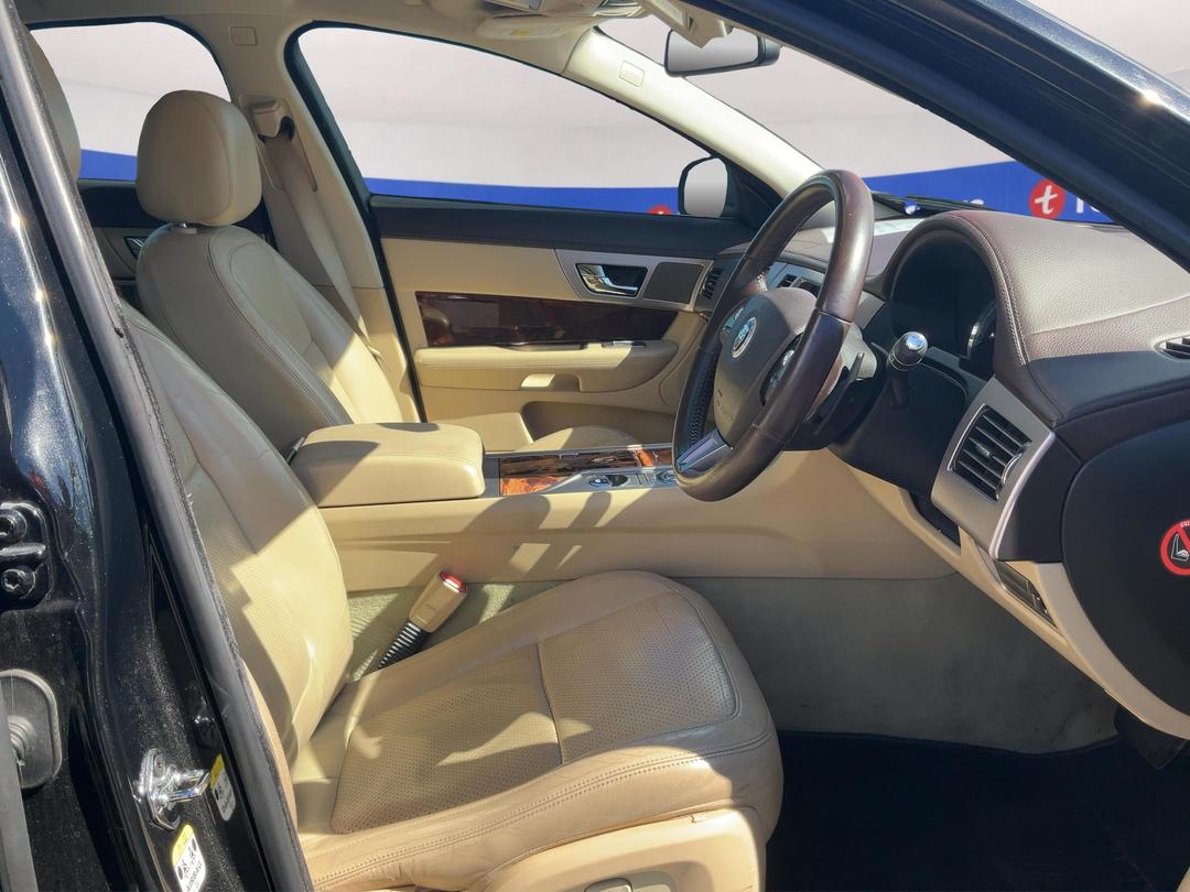 Photo '6' of Jaguar XF Luxury Photo '6' of Jaguar XF Luxury