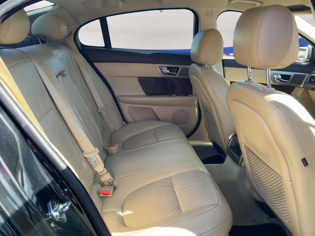 Photo '9' of Jaguar XF Luxury Photo '9' of Jaguar XF Luxury