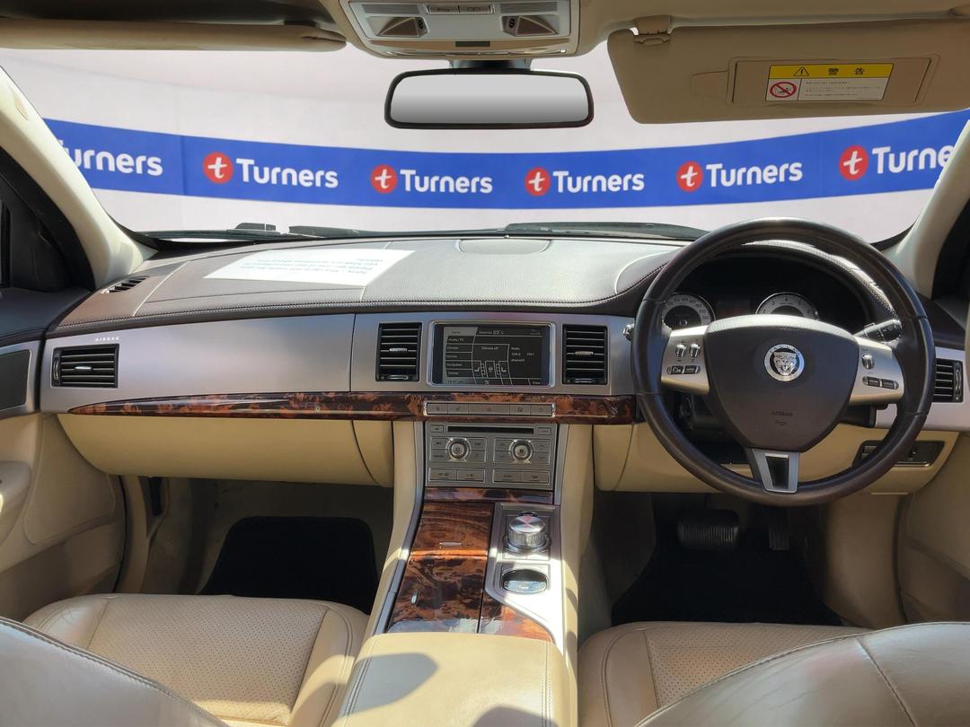 Photo '10' of Jaguar XF Luxury Photo '10' of Jaguar XF Luxury
