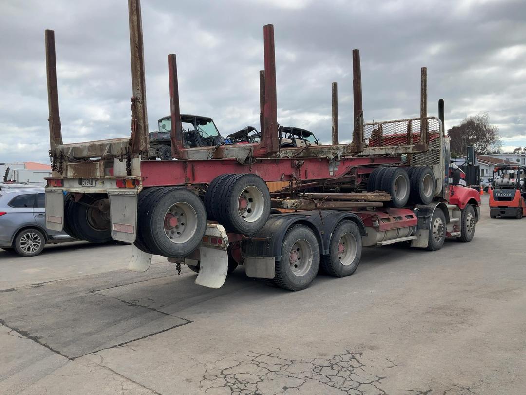 Photo '4' of Kenworth T 404 Logger
