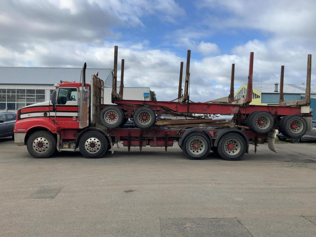 Photo '7' of Kenworth T 404 Logger