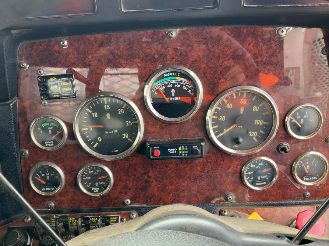 Photo '10' of Kenworth T 404 Logger