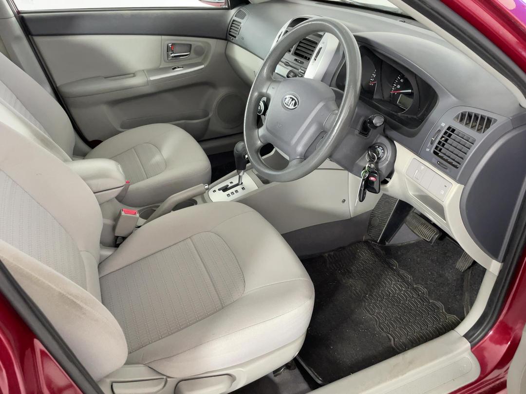 Photo '16' of KIA Cerato