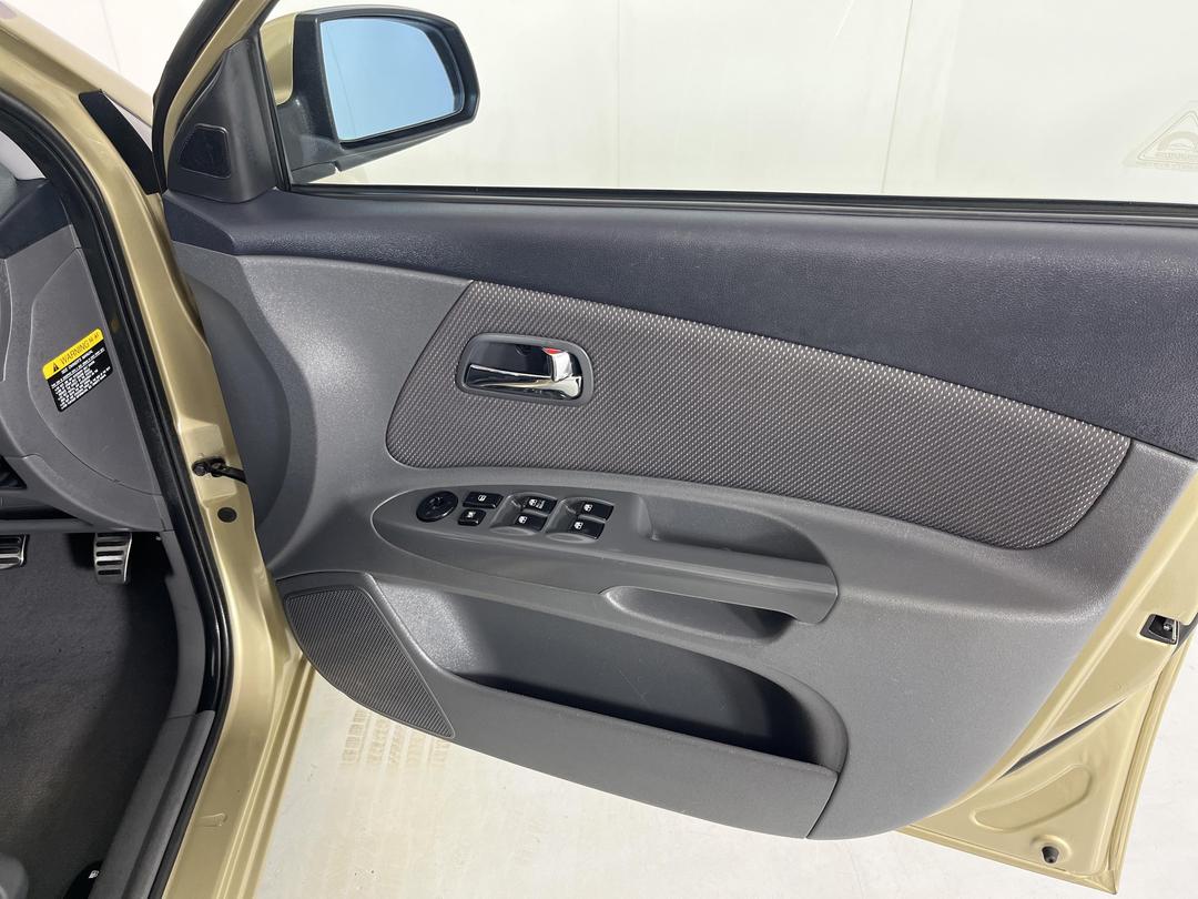 Photo '15' of KIA RIO