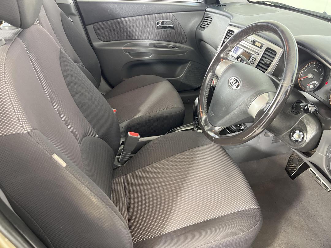 Photo '16' of KIA RIO