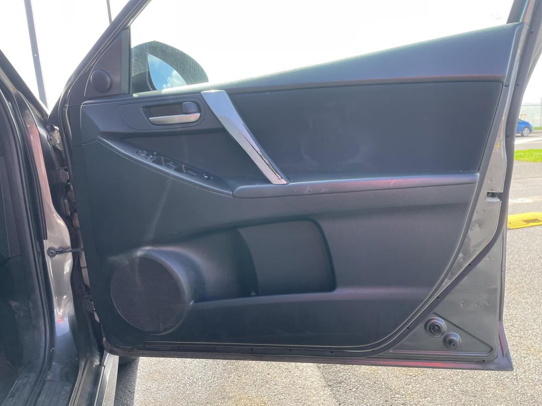 Photo '11' of Mazda Axela