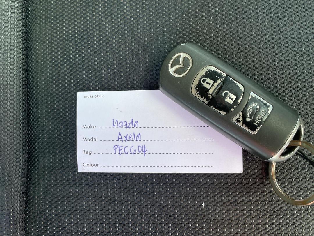 Photo '13' of Mazda Axela