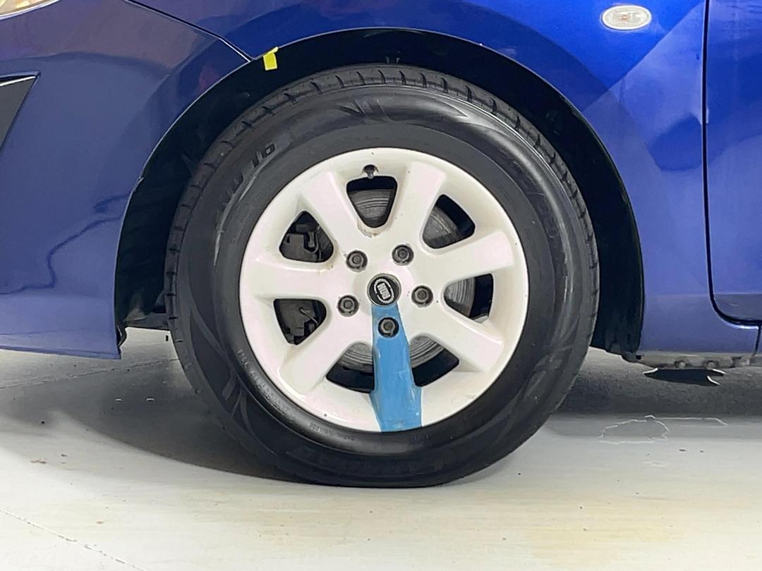 Photo '10' of Mazda Axela