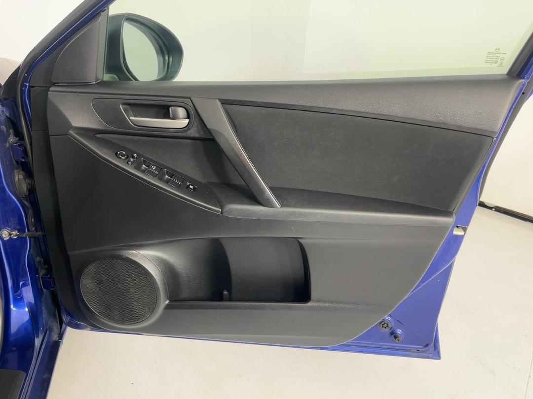 Photo '15' of Mazda Axela