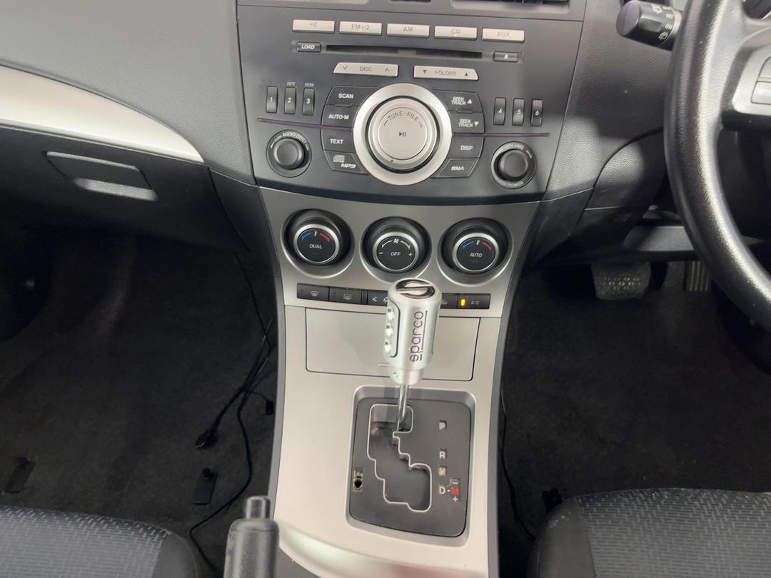 Photo '18' of Mazda Axela