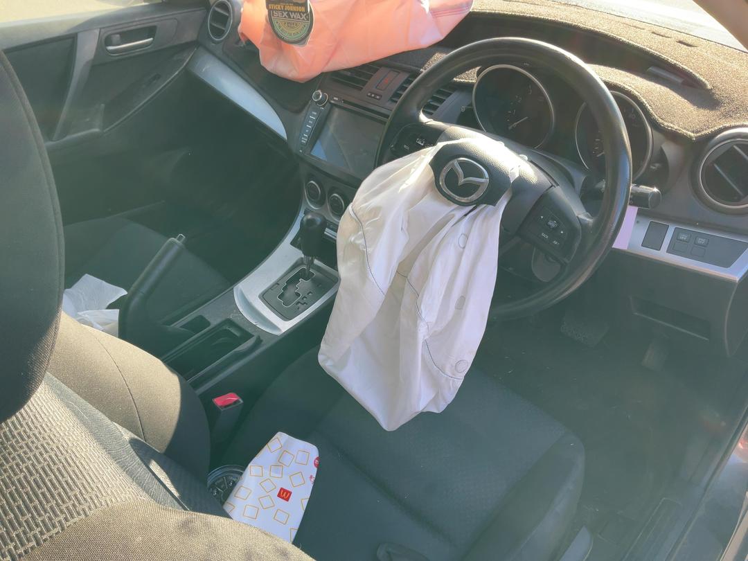 Photo '8' of Mazda Axela I-Stop