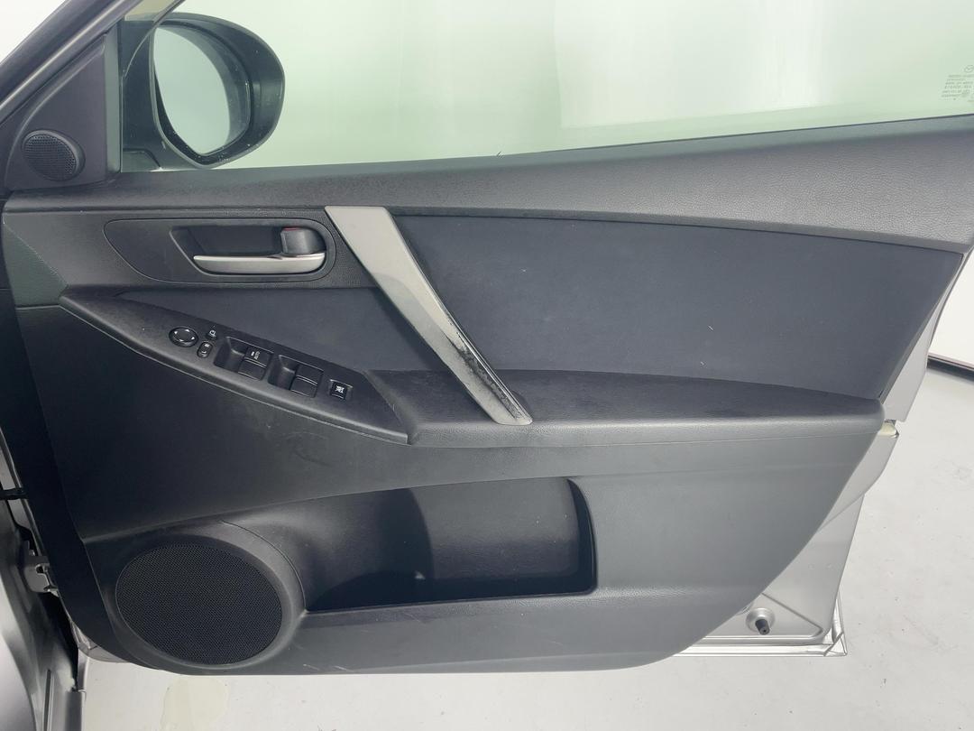 Photo '15' of Mazda Axela