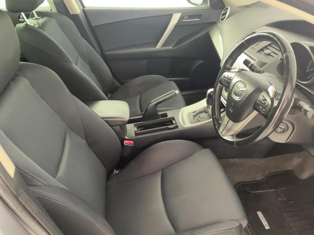 Photo '16' of Mazda Axela