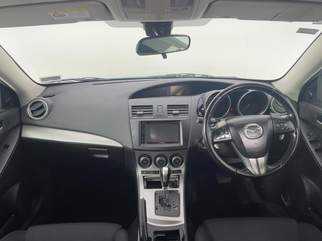 Photo '17' of Mazda Axela