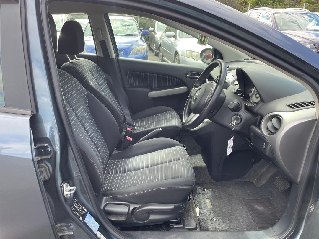 Photo '11' of Mazda Demio