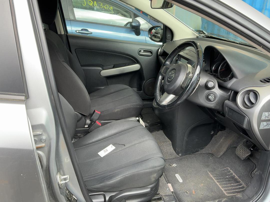 Photo '17' of Mazda Demio Photo '17' of Mazda Demio