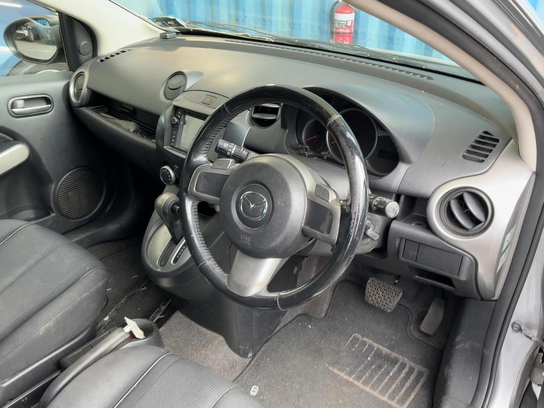 Photo '18' of Mazda Demio Photo '18' of Mazda Demio
