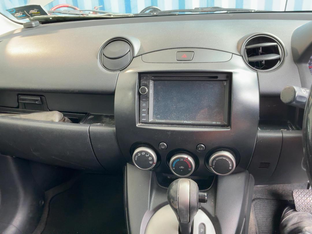 Photo '21' of Mazda Demio Photo '21' of Mazda Demio