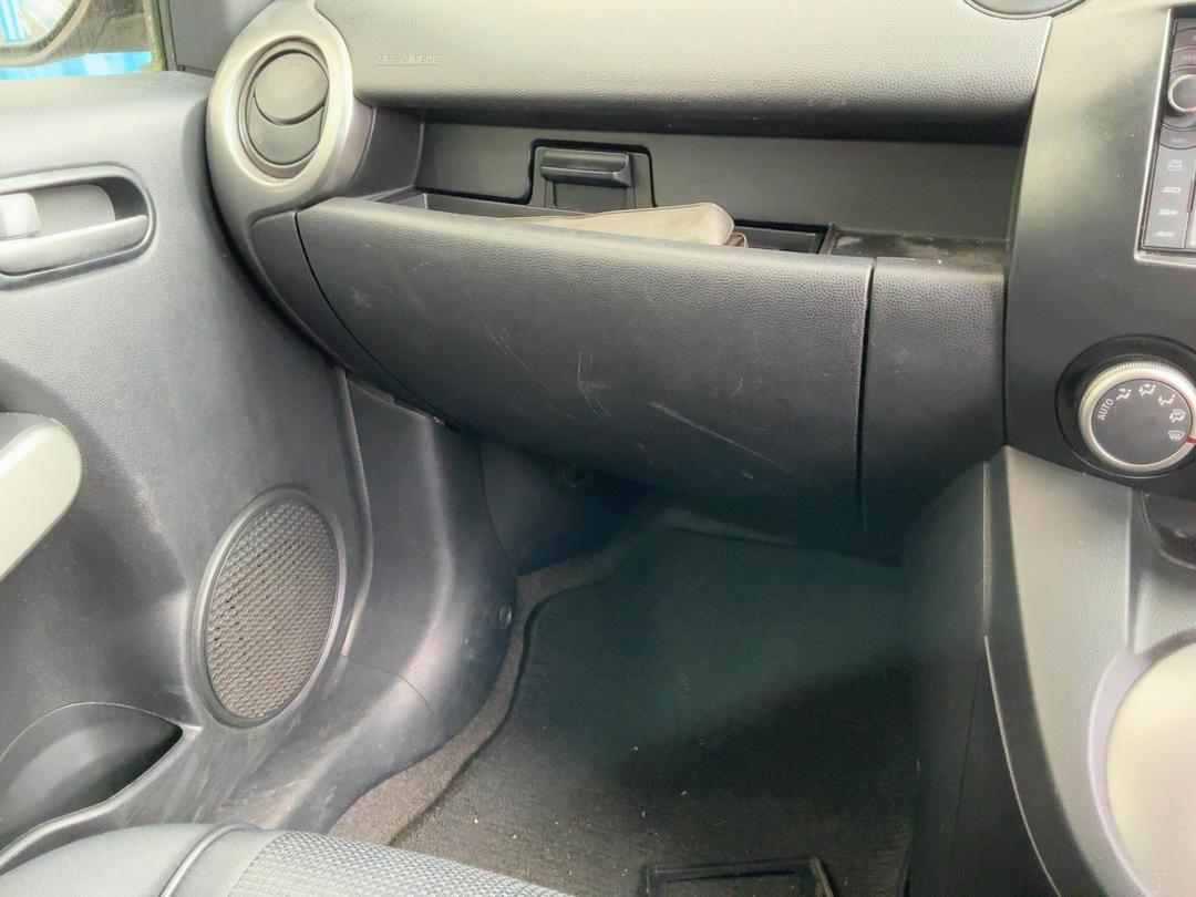 Photo '22' of Mazda Demio Photo '22' of Mazda Demio