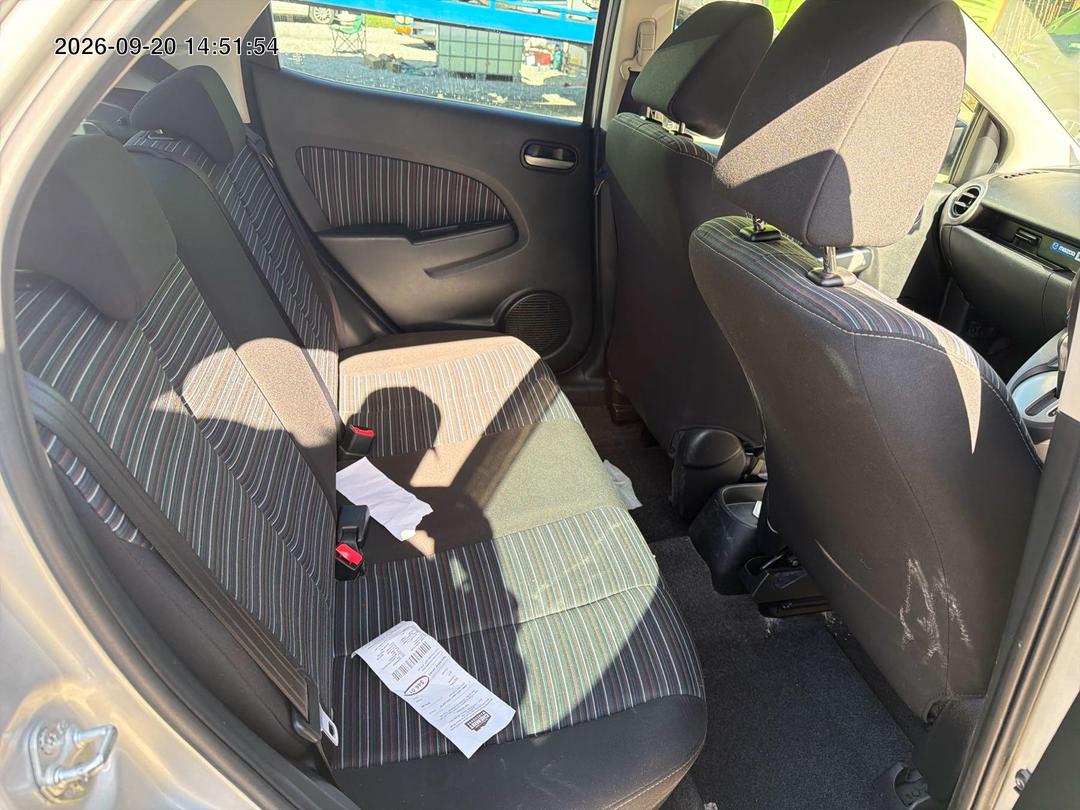 Photo '10' of Mazda Demio