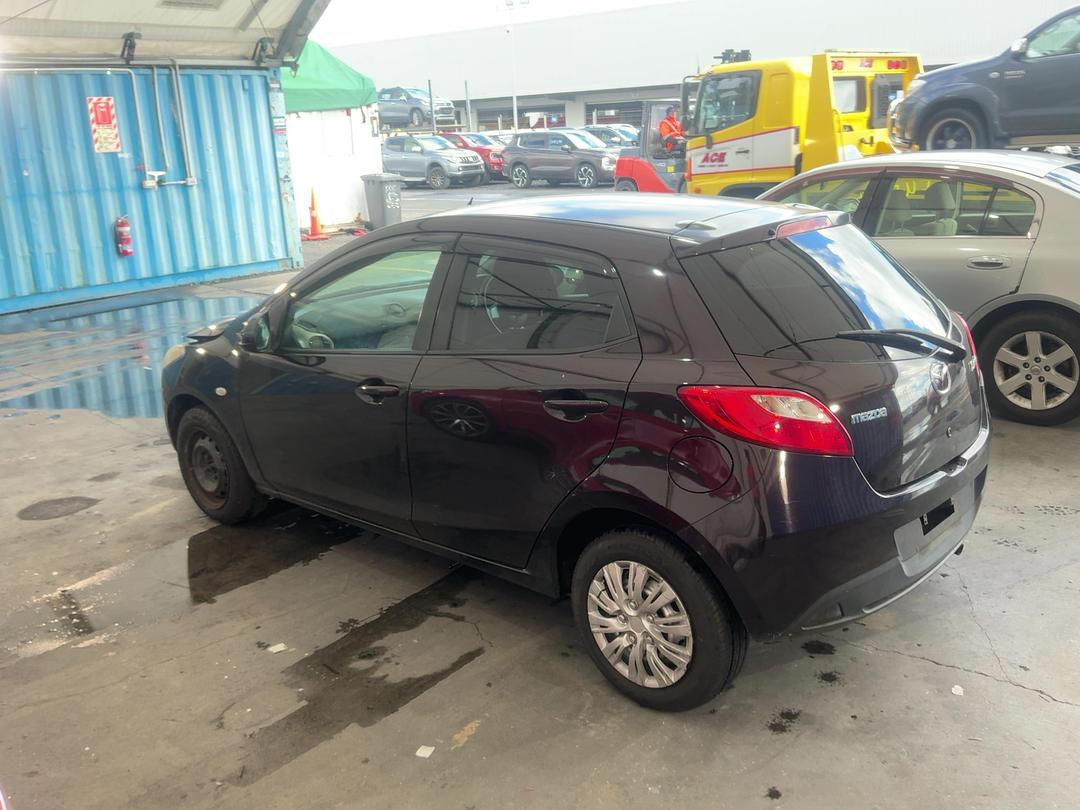 Photo '10' of Mazda Demio Photo '10' of Mazda Demio