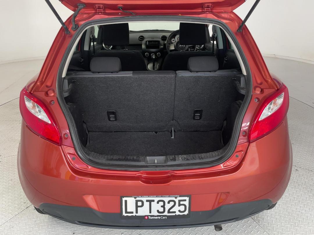 Photo '14' of Mazda Demio