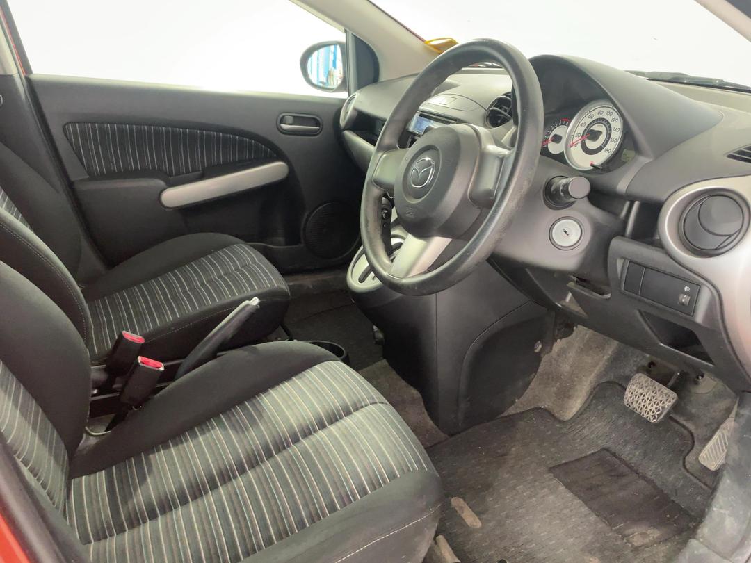Photo '16' of Mazda Demio