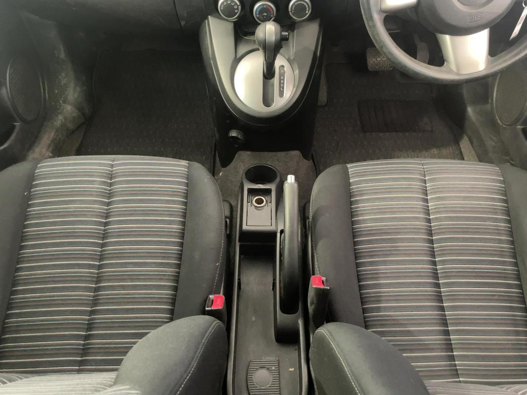 Photo '23' of Mazda Demio