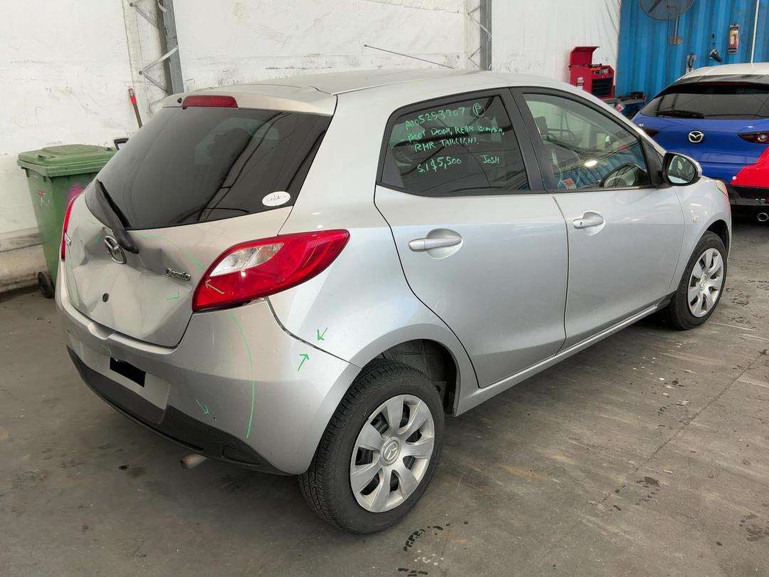 Photo '16' of Mazda Demio