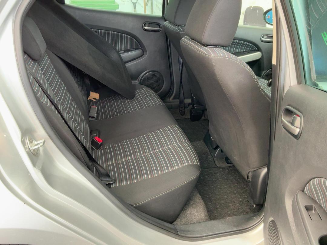 Photo '18' of Mazda Demio