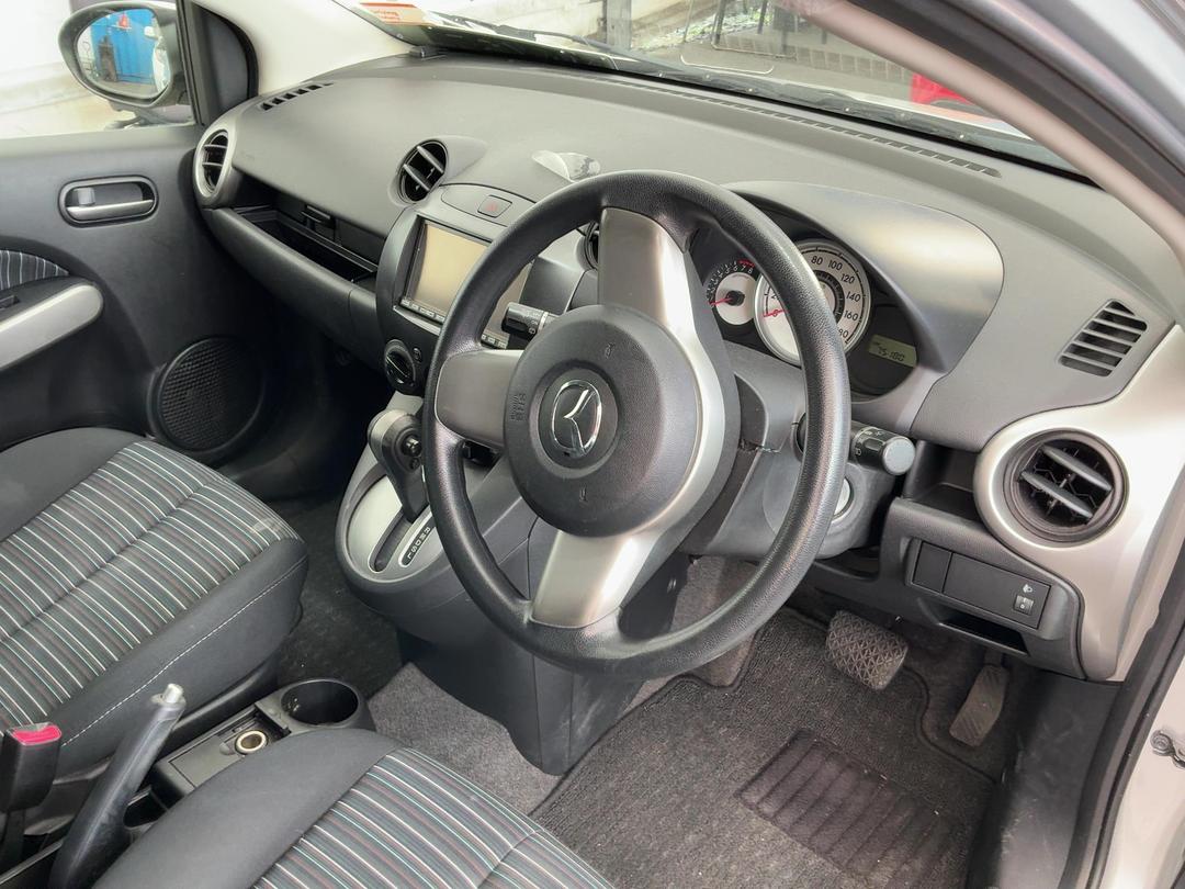 Photo '20' of Mazda Demio