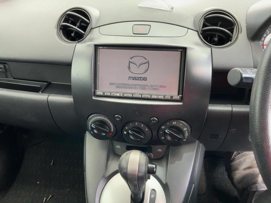 Photo '23' of Mazda Demio