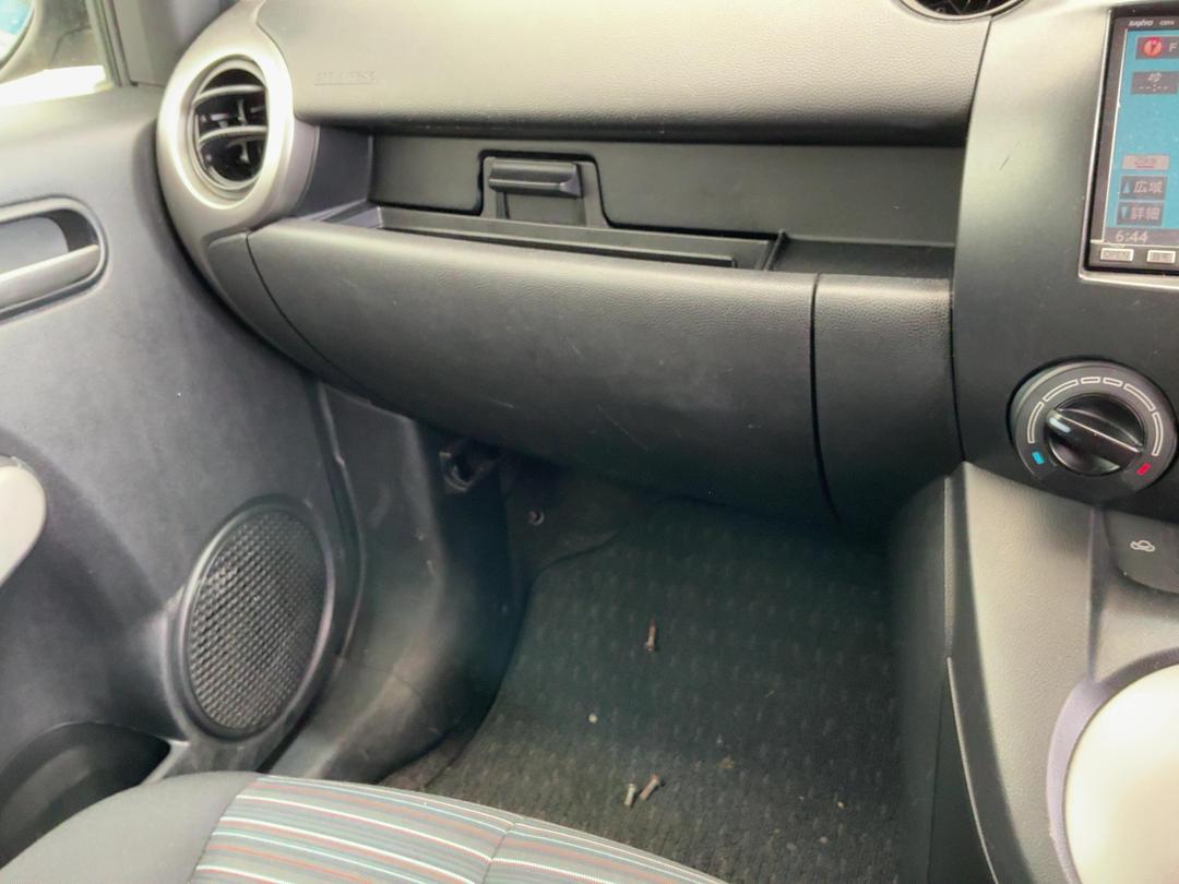 Photo '24' of Mazda Demio