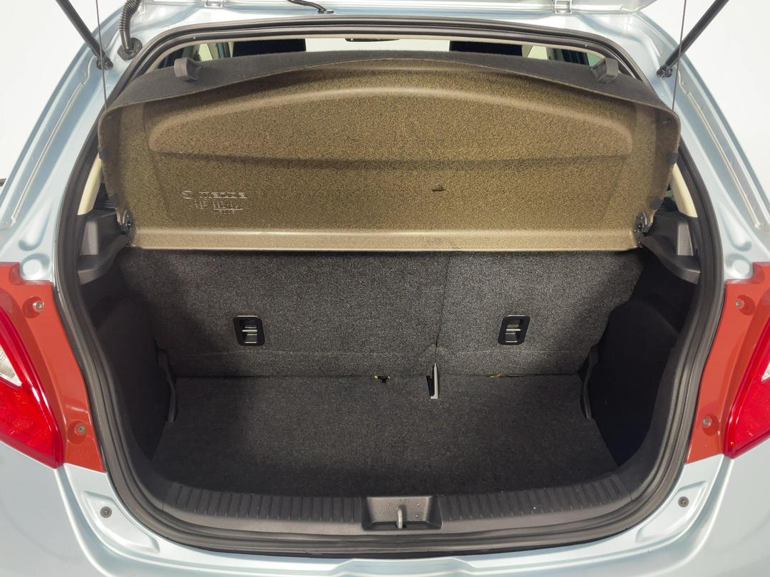 Photo '14' of Mazda Demio