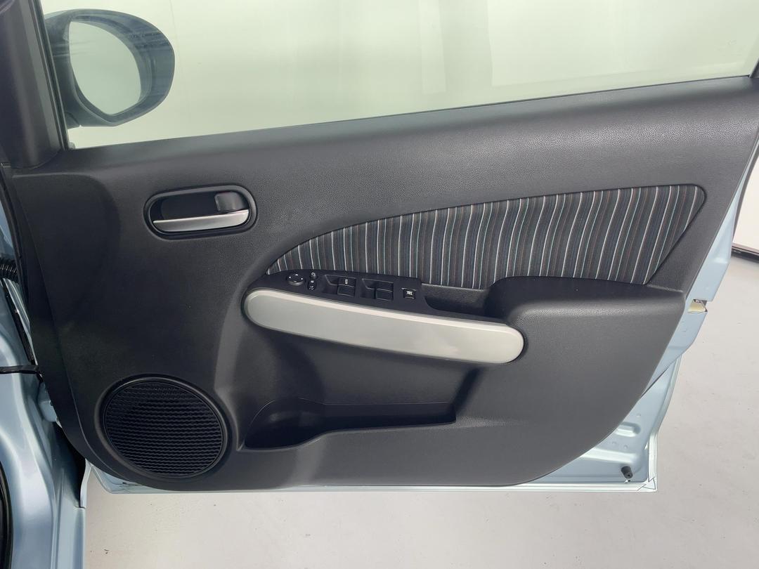 Photo '15' of Mazda Demio