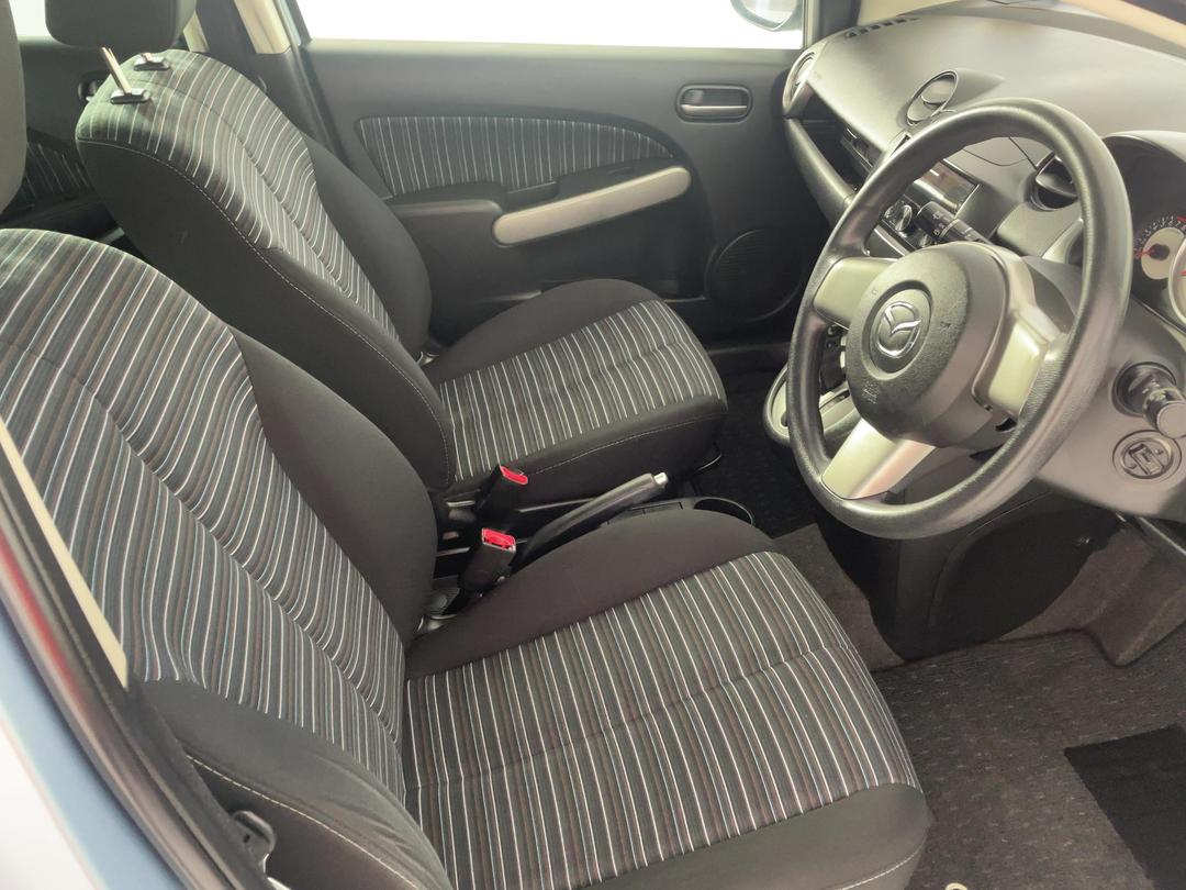 Photo '16' of Mazda Demio