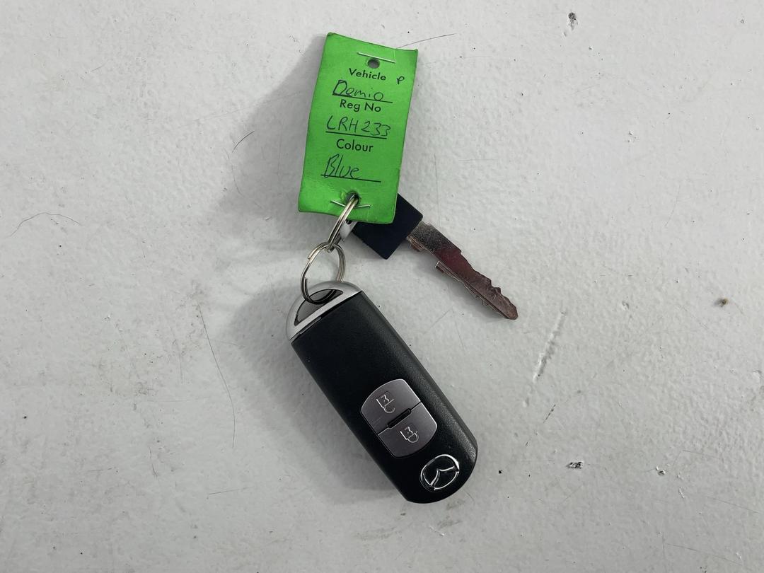 Photo '22' of Mazda Demio