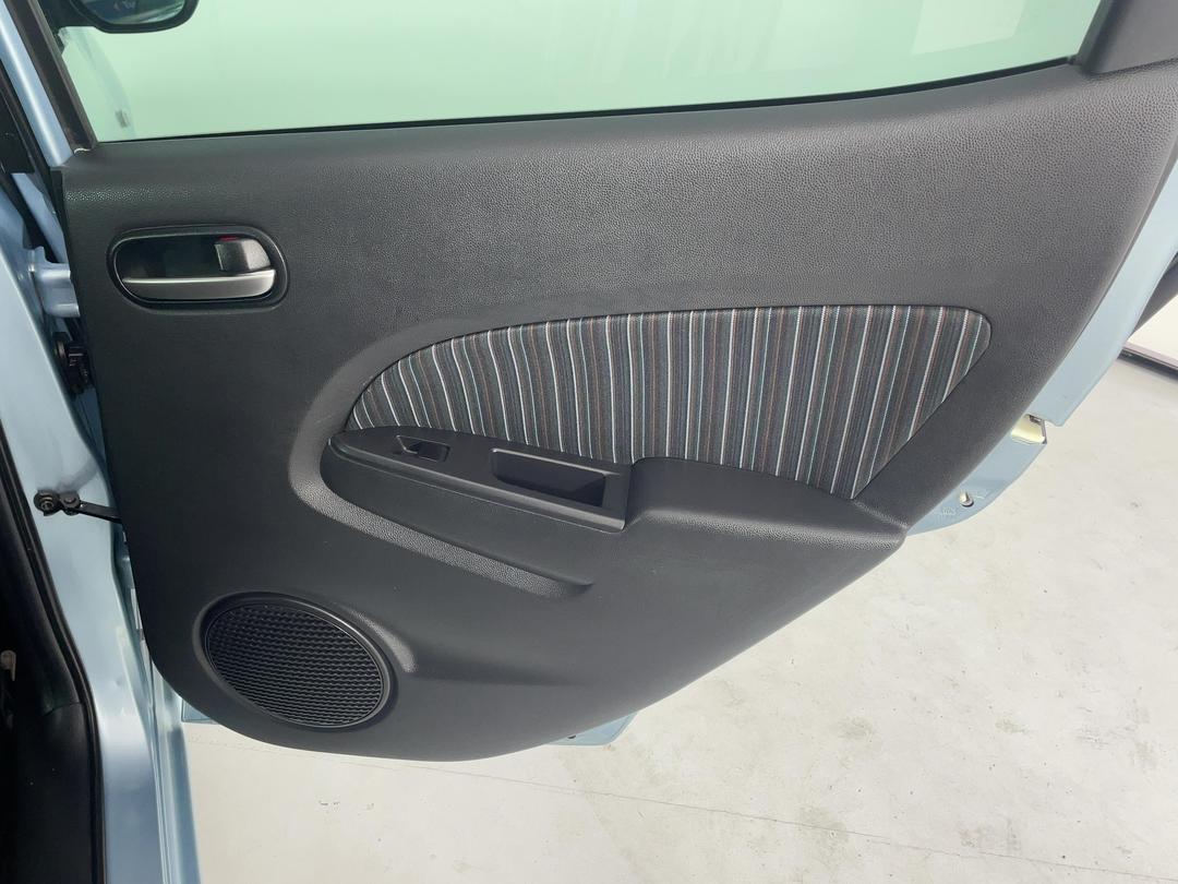 Photo '19' of Mazda Demio