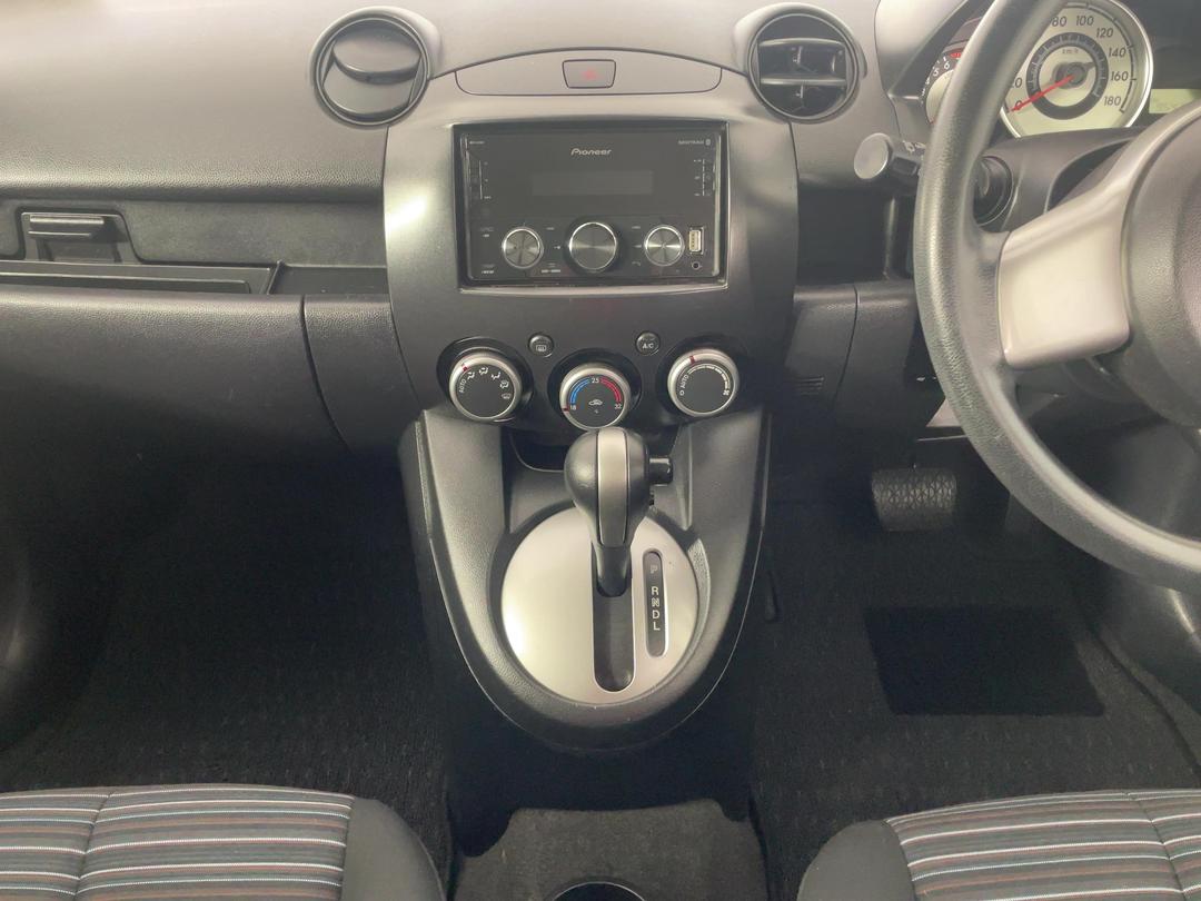 Photo '18' of Mazda Demio