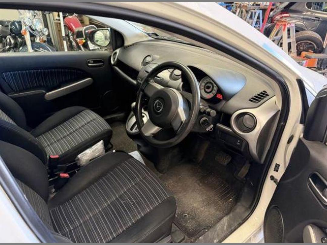 Photo '13' of Mazda Demio