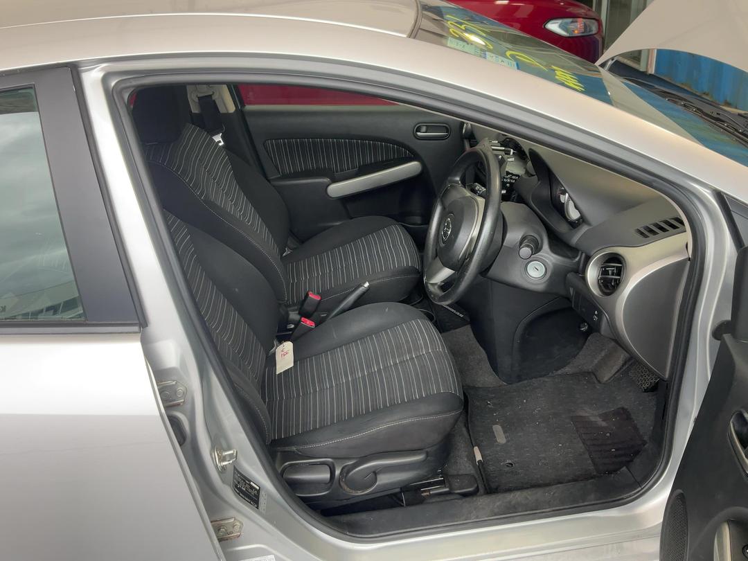 Photo '11' of Mazda Demio Photo '11' of Mazda Demio